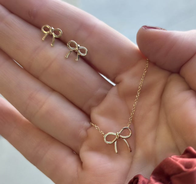 14K Yellow Gold Bow Necklace