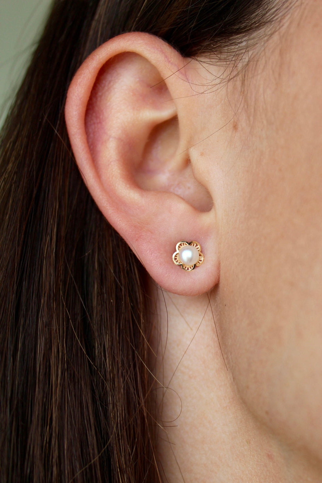 14K Yellow Gold Pearl Flower Screwback Studs