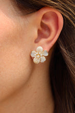 Load image into Gallery viewer, 14K Yellow Gold Diamond Mother of Pearl Flower Studs
