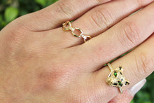 Load image into Gallery viewer, 14K Yellow Gold Diamond Oval Link Ring
