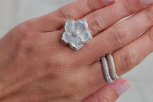 Load image into Gallery viewer, 14K Yellow Gold Diamond Mother of Pearl Flower Ring
