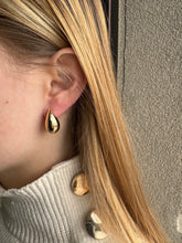 Load image into Gallery viewer, 14k Yellow Gold Pear Shape Earrings
