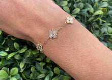 Load image into Gallery viewer, 14K Yellow Gold Fluted Clover Diamond Bracelet
