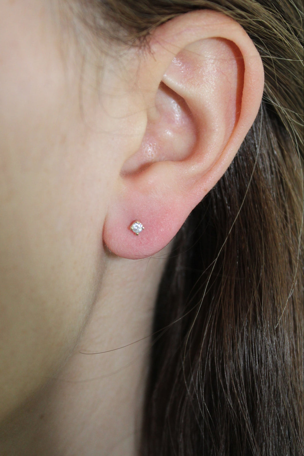 14K Yellow Gold Screwback Stud