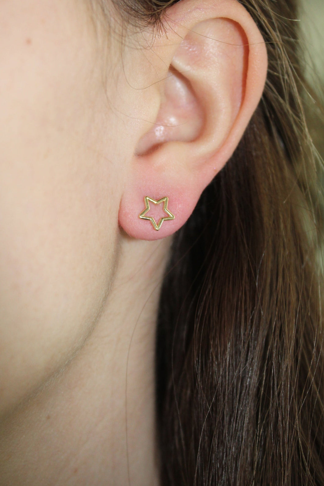 14K Yellow Gold Open Star Stud